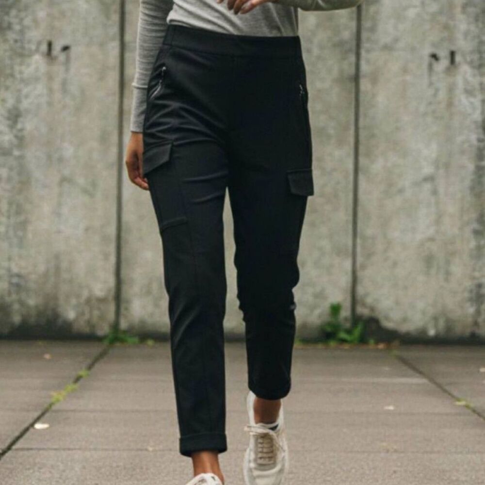 Athleta Black Endless Cargo Pants